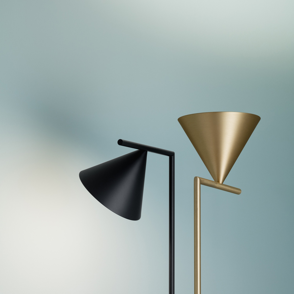 Flos Captain Flint LED Stehleuchte, anthrazit, Fuß: Marmor schwarz, und Messing gebürstet, Fuß: Marmor weiß