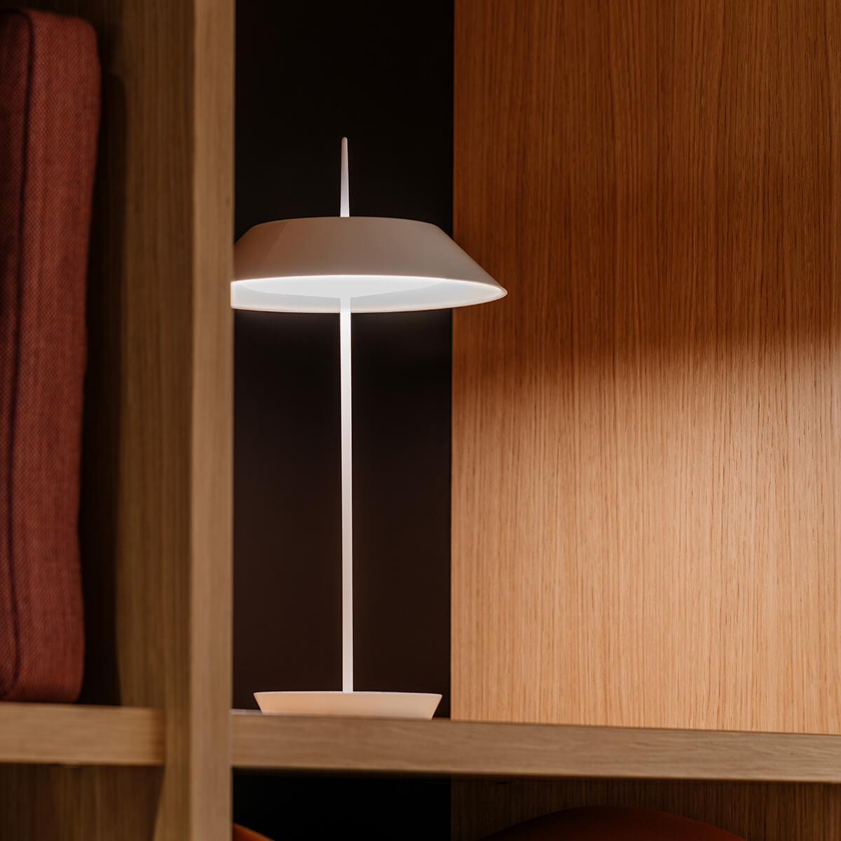 Vibia Mayfair Mini 5495 LED Akkuleuchte, warmweiß