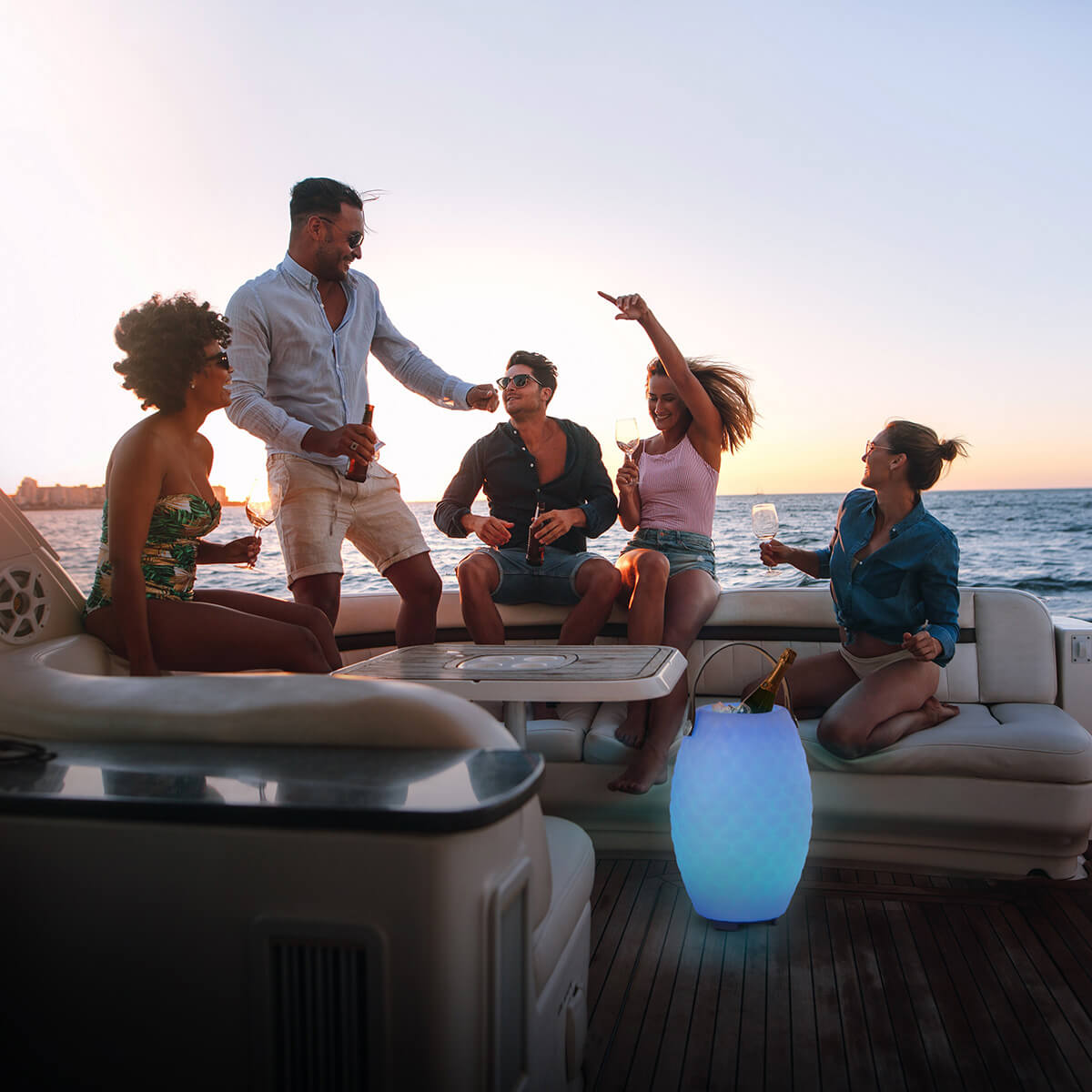 Joouly The Joouly Ltd. LED Akkuleuchte, Bluetooth Lautsprecher & Weinkühler