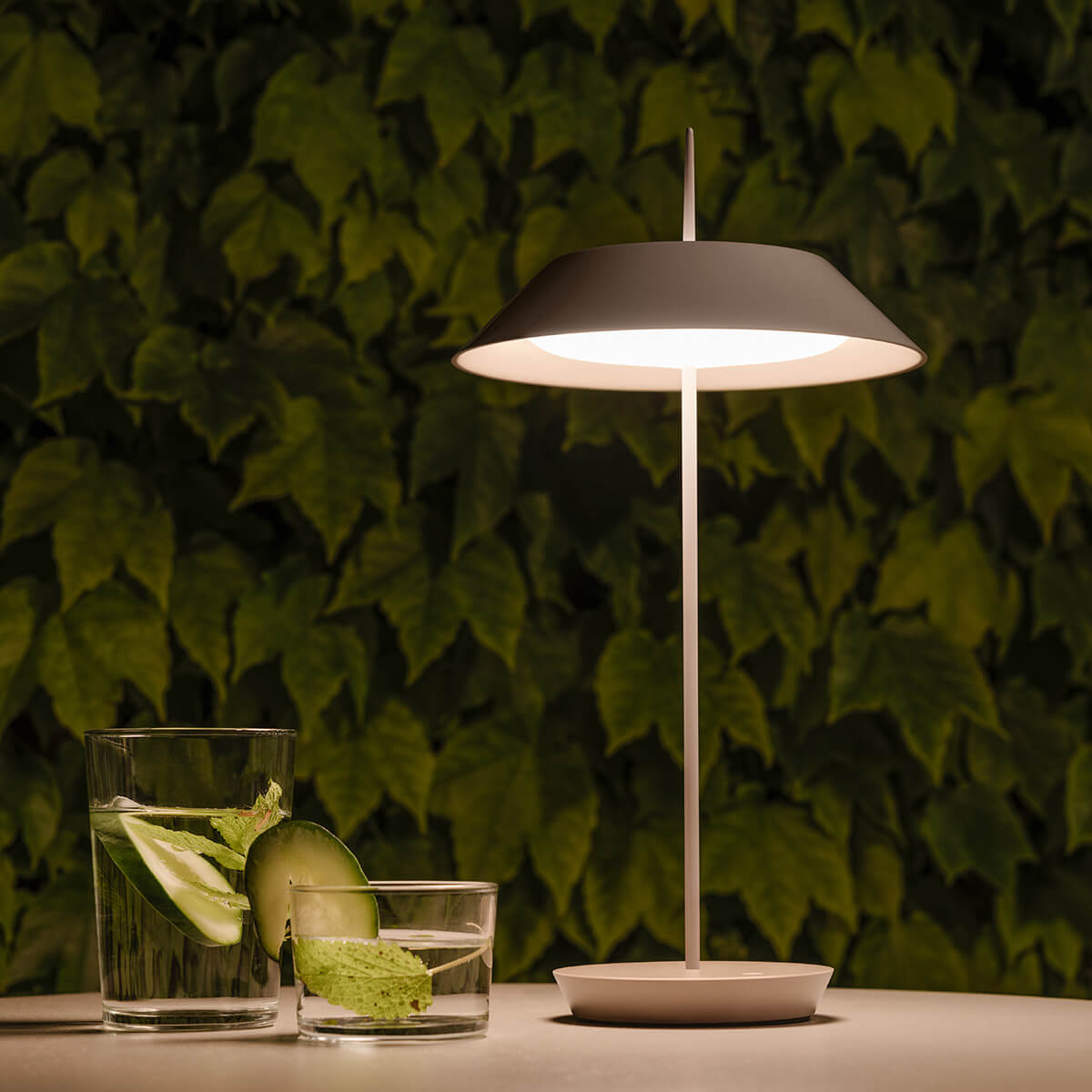 Vibia Mayfair Mini 5495 LED Akkuleuchte, beige