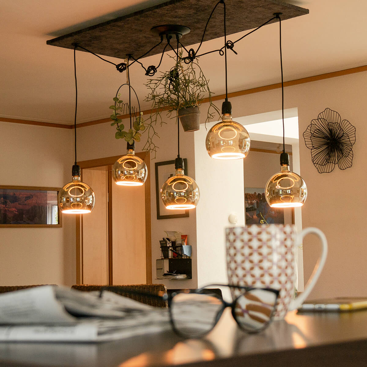 Segula LED Floating Globe 200 smokey grau E27, 6 W, 1900 K, dimmbar, Ø: 20 cm