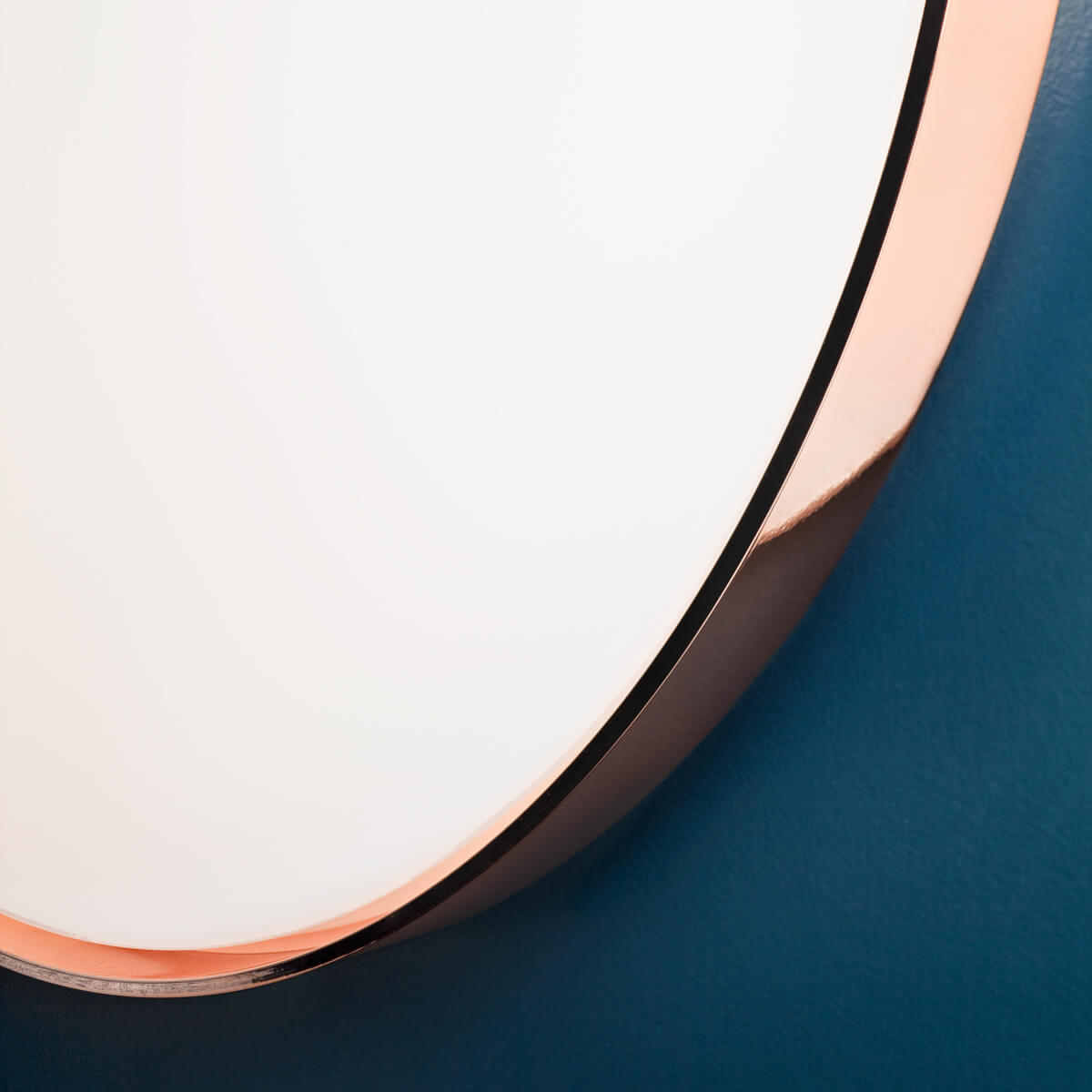 Flos Clara LED Wand- / Deckenleuchte, weiß, mit Dekorring Kupfer