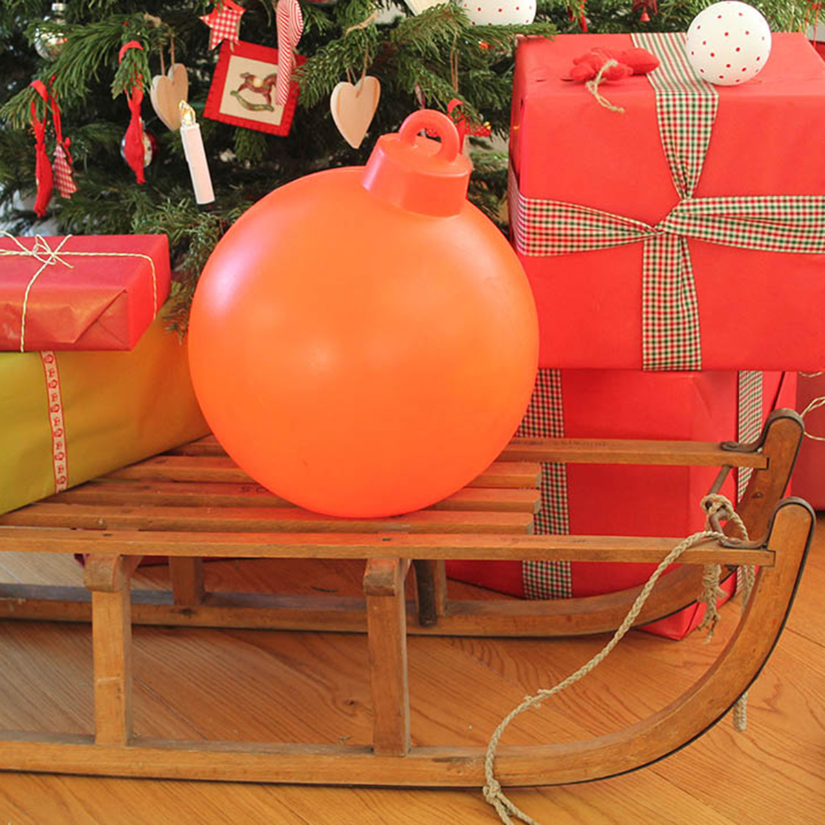 8 seasons design Shining Christmas Ball Dekoleuchte, rot