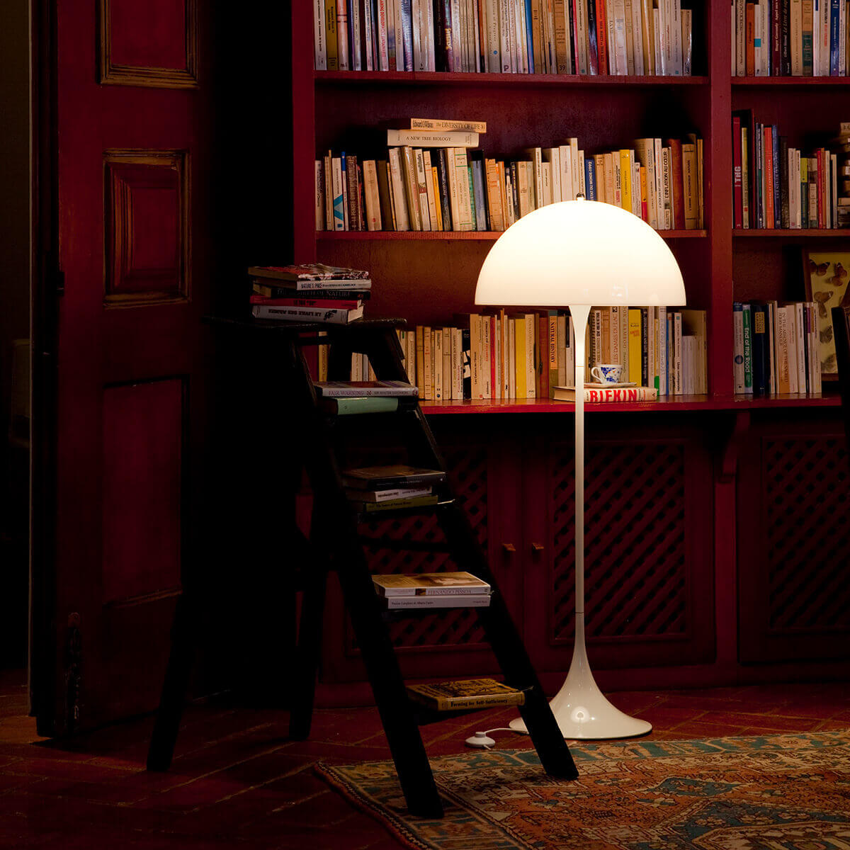 Louis Poulsen Panthella Stehleuchte, Acryl opalweiß – Design by Verner Panton