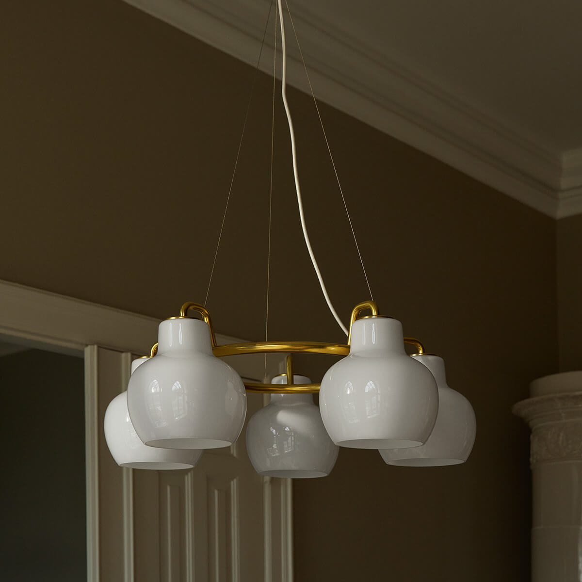 Louis Poulsen VL Ring Crown 3-5-7 Pendelleuchte, 5-flg., Messing / Opalglas