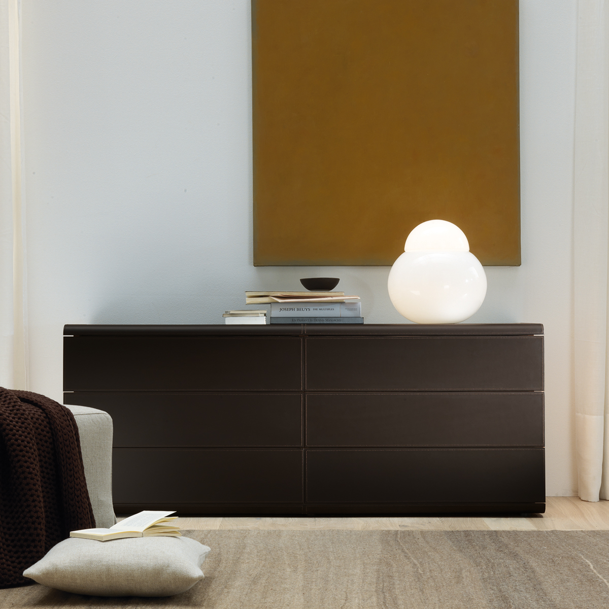 Fontana Arte Daruma Tischleuchte, weiß glänzend