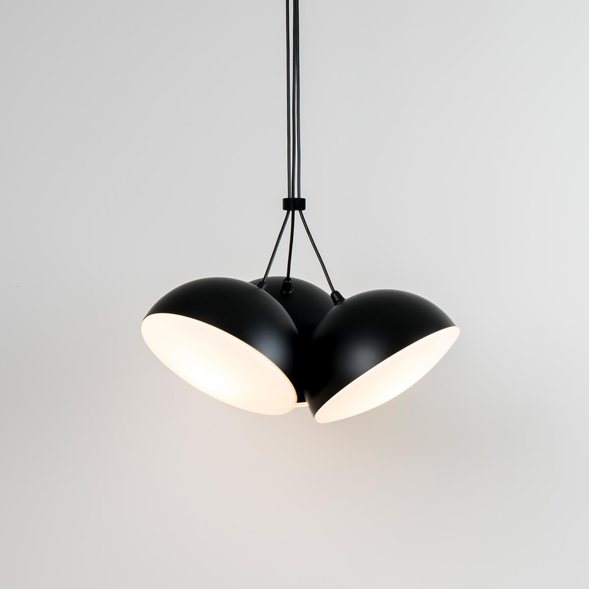 Milan Nod Pendelleuchte, 3-flg, schwarz matt