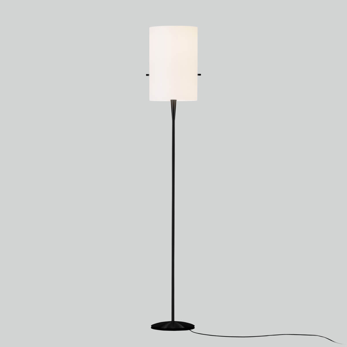 Serien.lighting Club Floor L LED Stehleuchte, schwarz lackiert (©serien.lighting)