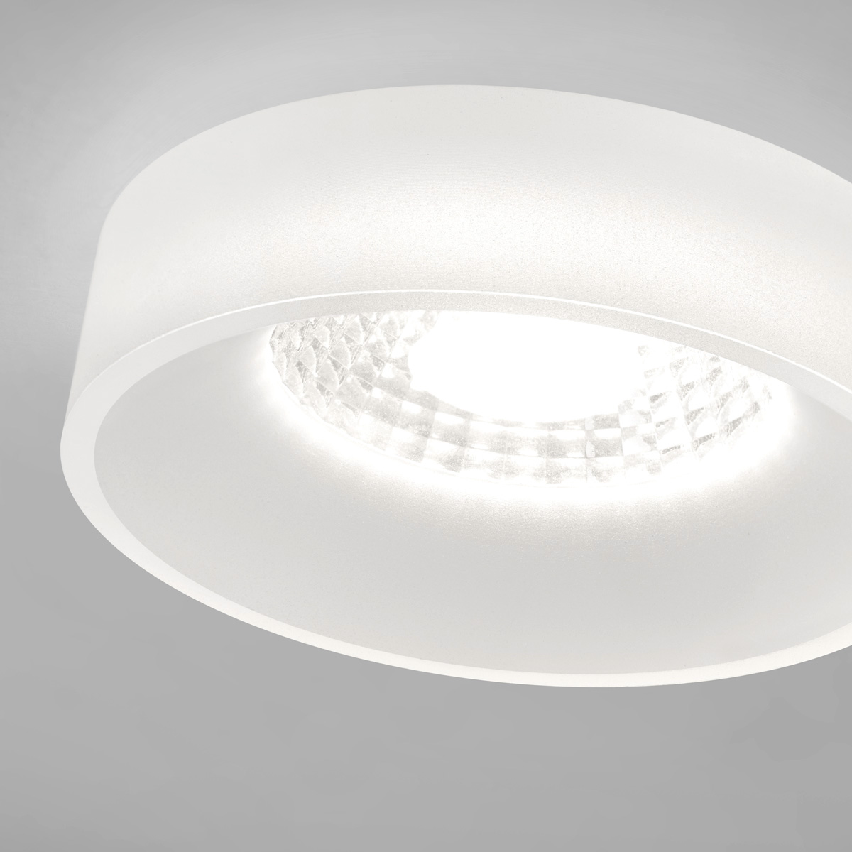 Helestra Iva LED Deckeneinbauleuchte mit Casambi-Modul, Acrylring satiniert