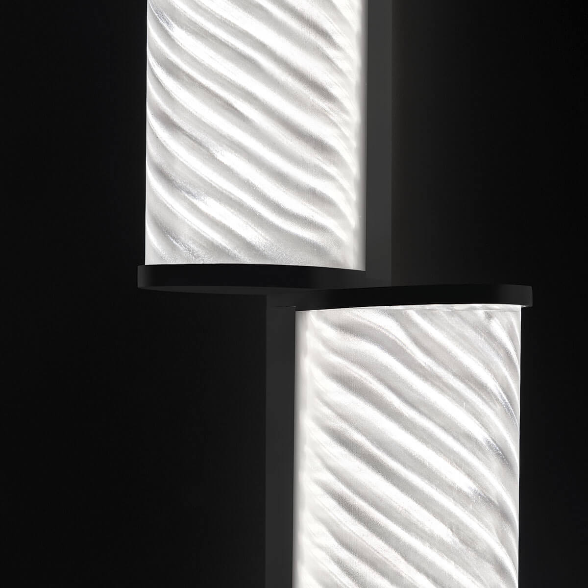 Slamp Modula Twisted LED Floor, schwarz / Plissé