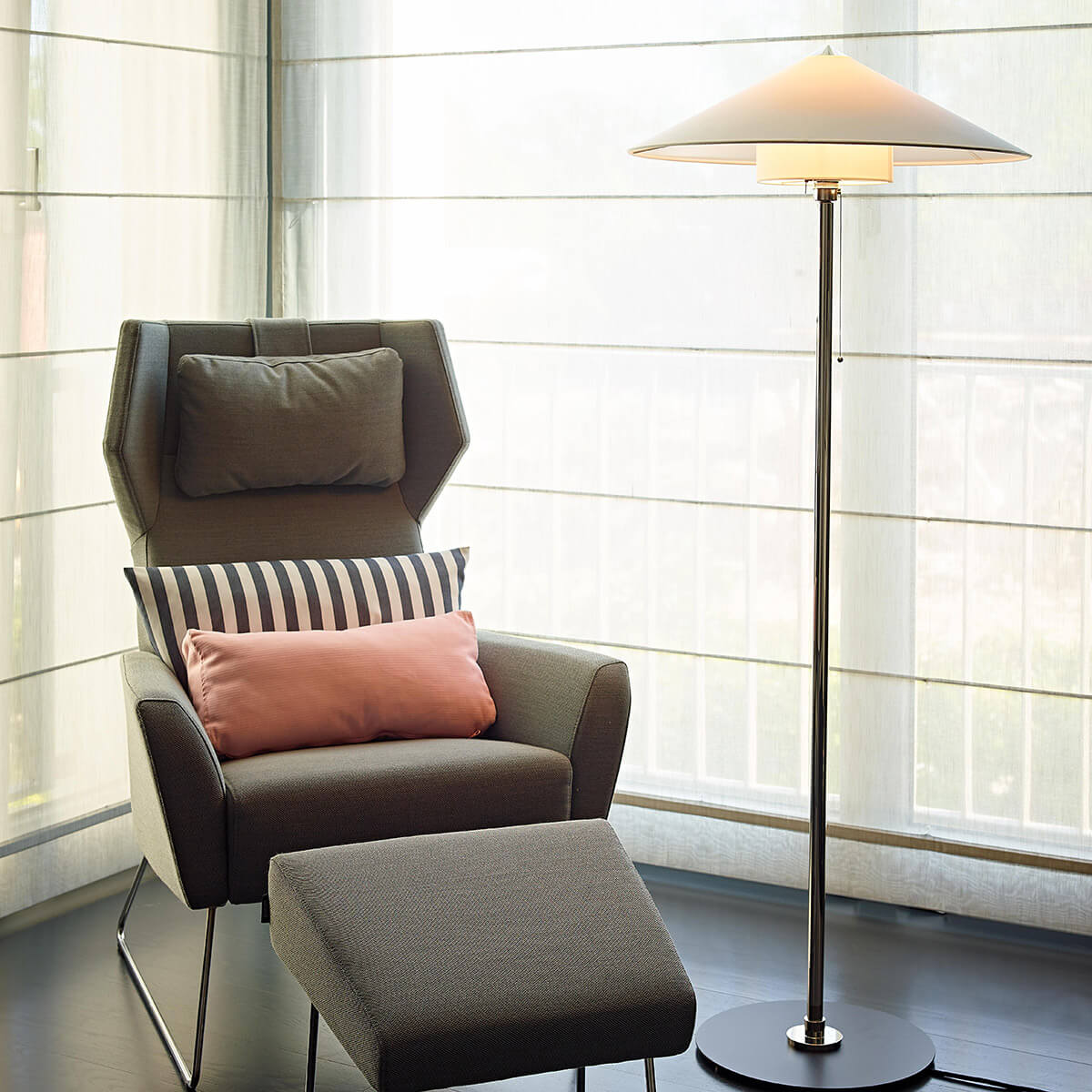 Tecnolumen Wagenfeld Stehleuchte WSTL 30, Nickel, Fuß: schwarz lackiert