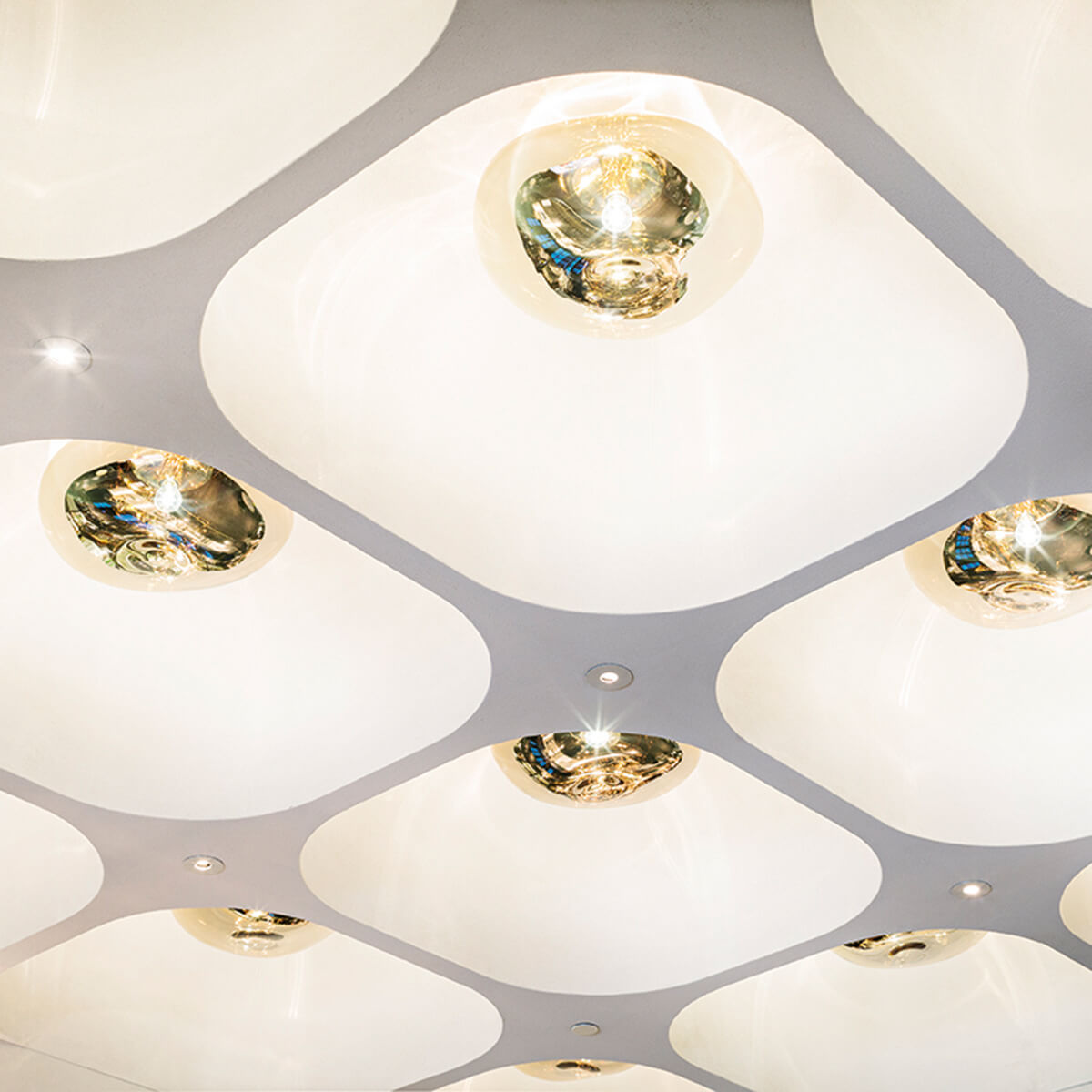 Melt Medium Surface Light LED Wandleuchte