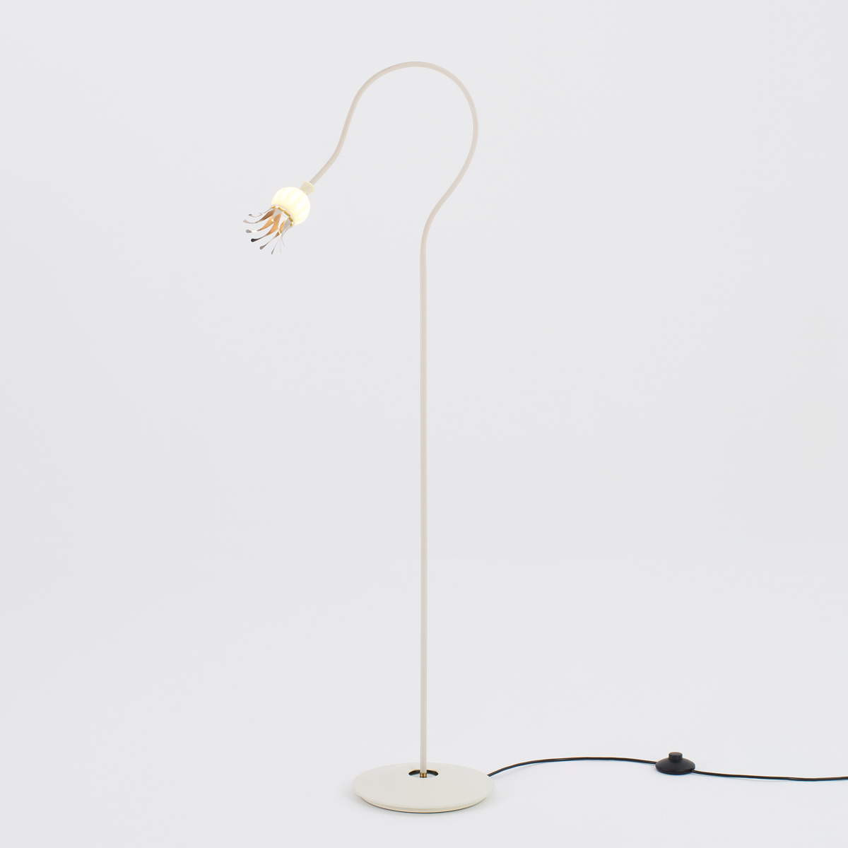 Serien.lighting Poppy Floor 1 Stehleuchte, Schirm: Keramik, Arm: beige