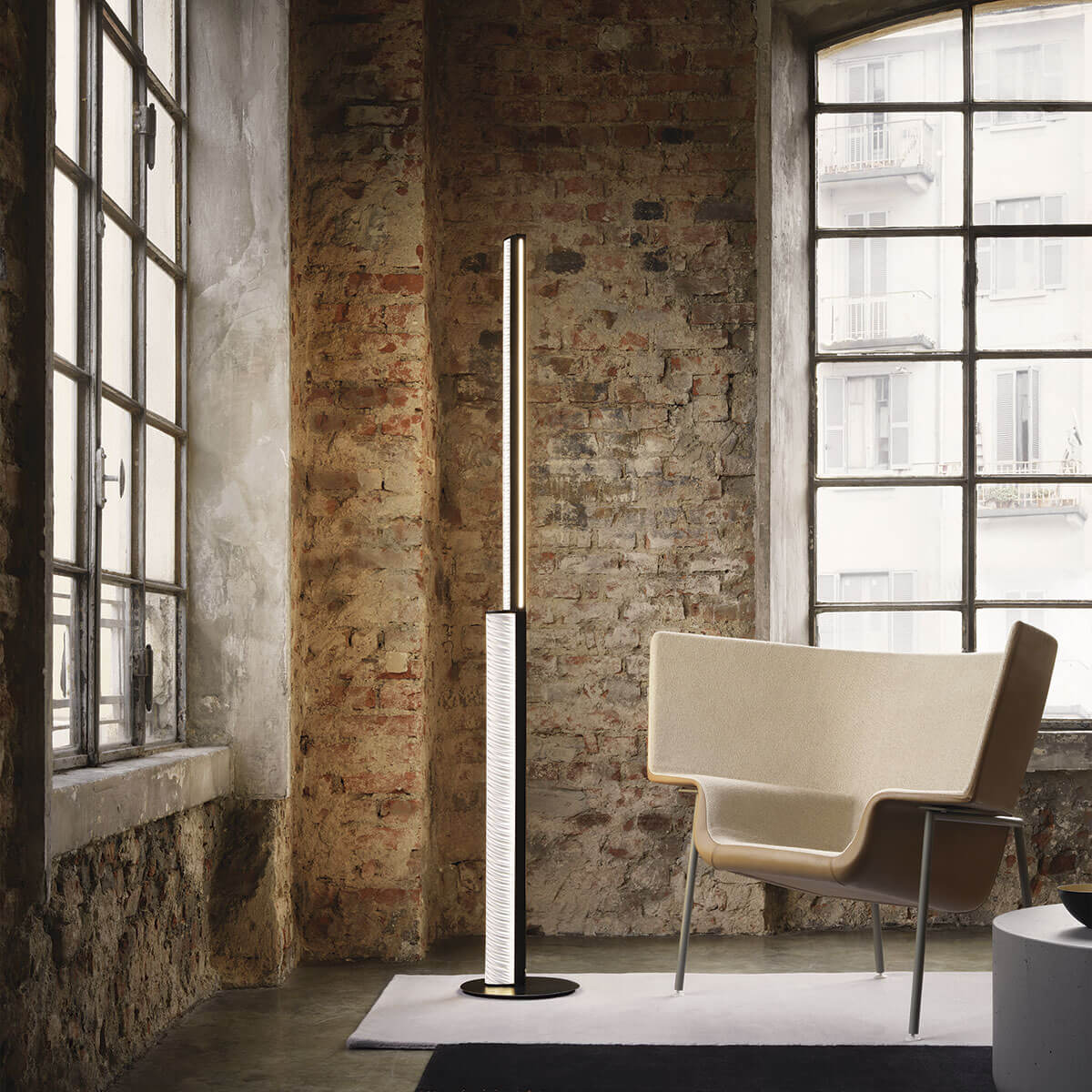 Slamp Modula Twisted LED Floor, schwarz / Plissé
