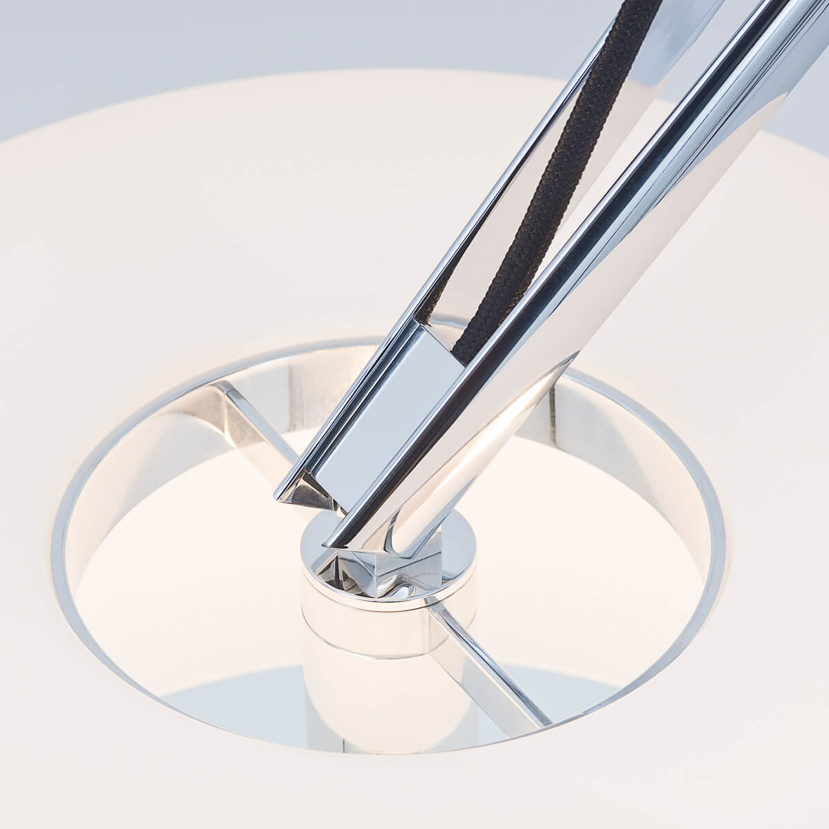 Serien.lighting Twin LED Suspension, Chrom, Schirme: Echtglas (©Christoph Lison)