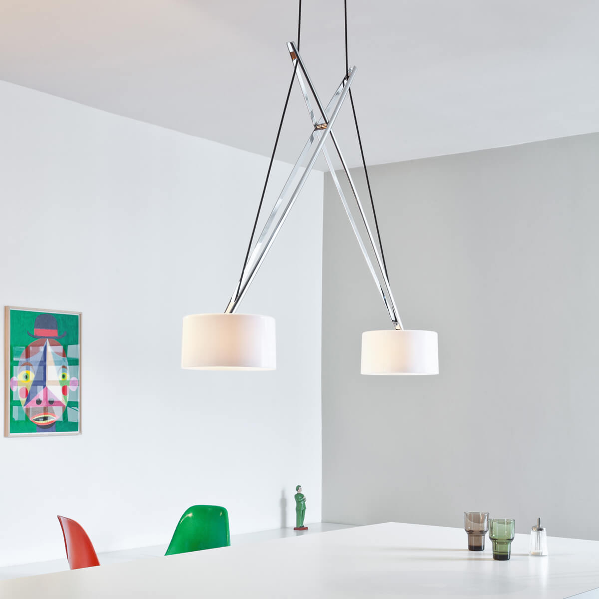 Serien.lighting Twin LED Suspension, Chrom, Schirme: Acrylglas (©Ingmar Kuth)