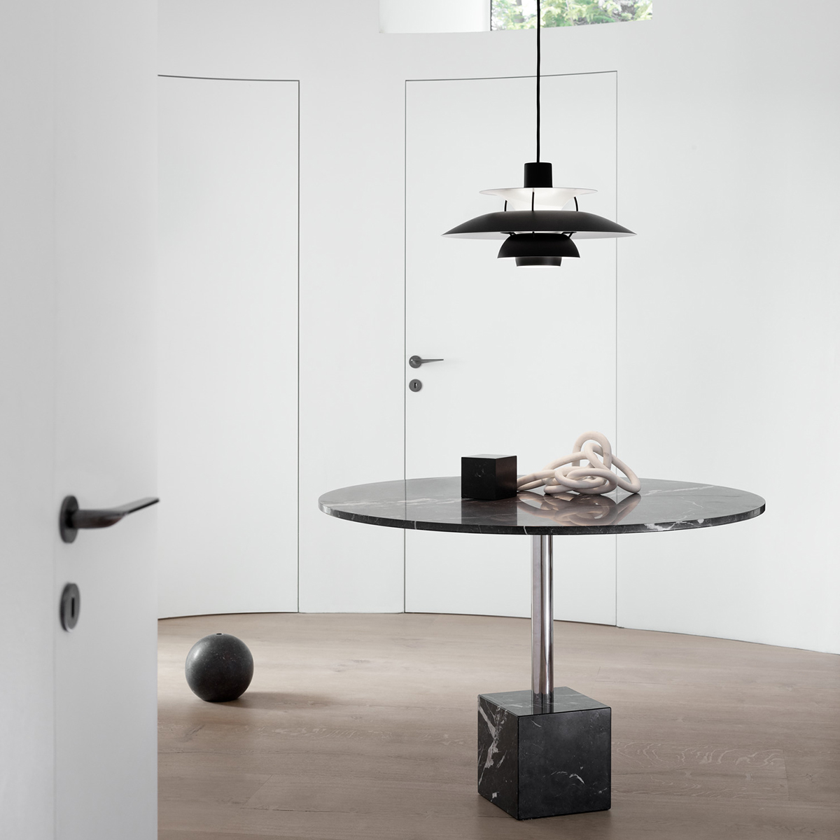 Louis Poulsen PH 5 Monochrome Pendelleuchte, schwarz