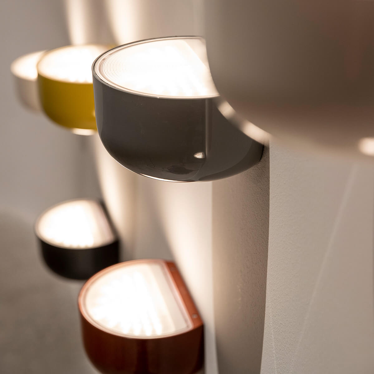 Flos Bellhop Wall Up LED Wandleuchte, alle Ausführungen (©Francesco Caredda/Sara Fileti)