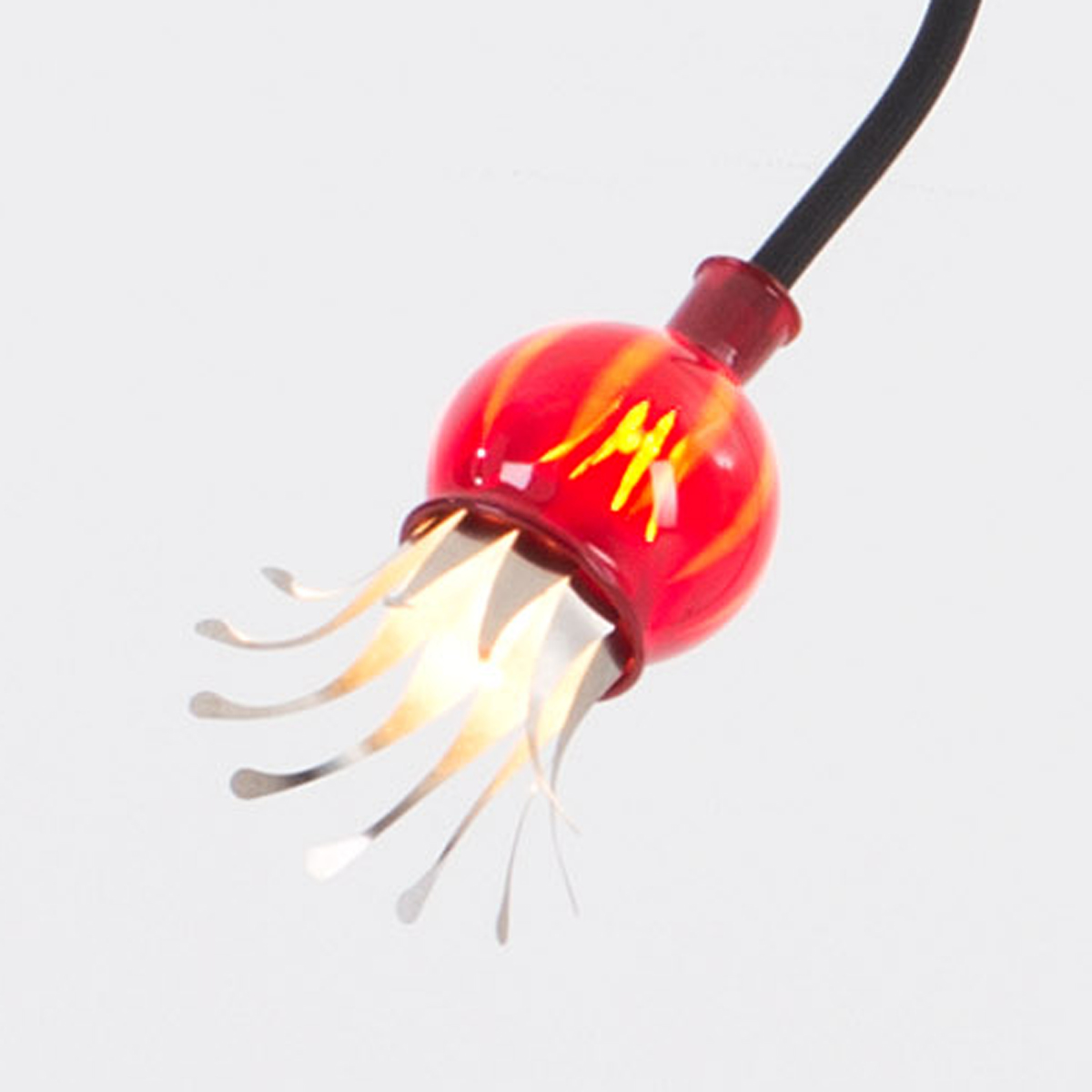 Serien Lighting Poppy, Schirme: rot, Arme: schwarz (Detailbild)