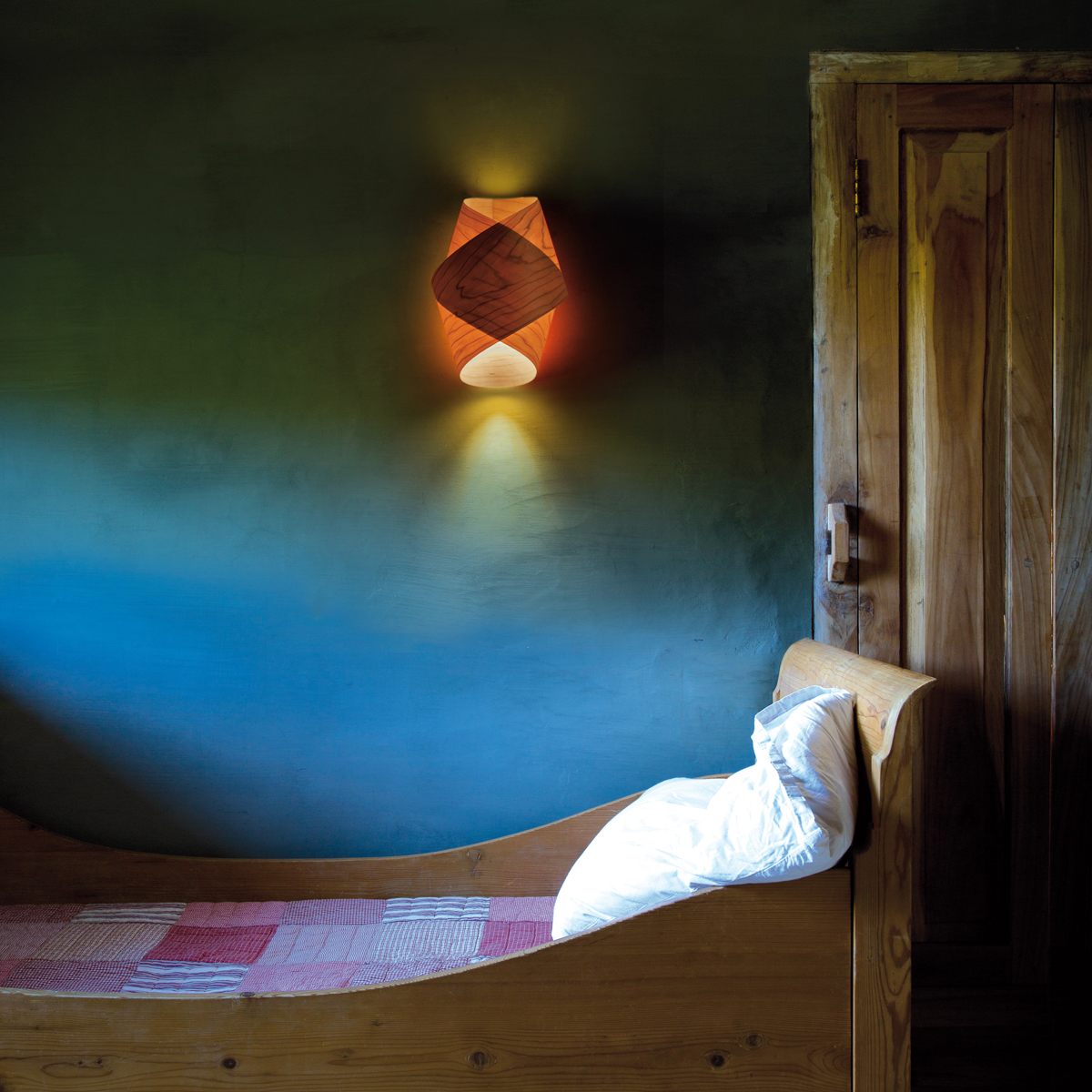 LZF Lamps Orbit Wandleuchte, Kirsche