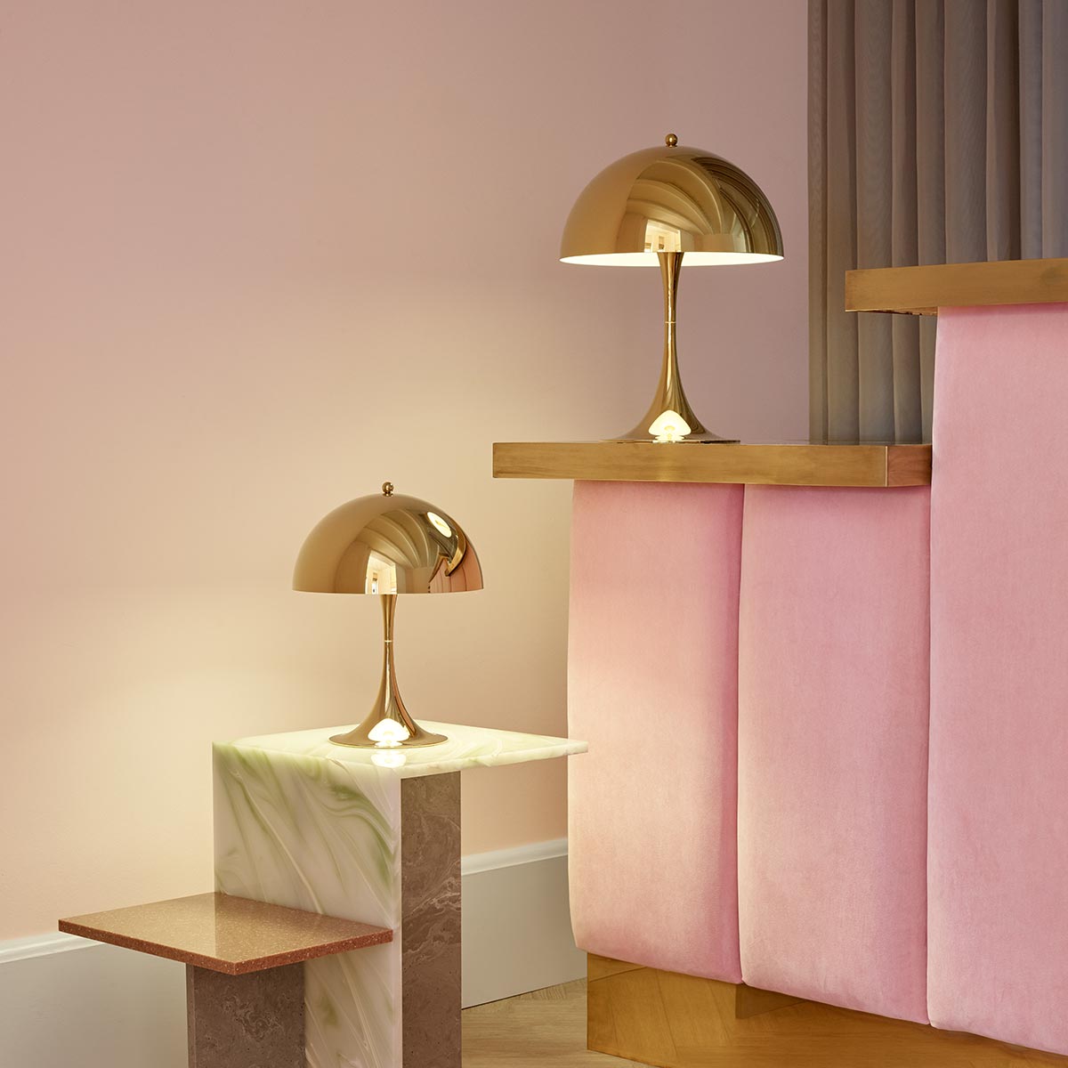 Louis Poulsen Panthella 250 LED Tischleuchte und Louis Poulsen Panthella 320 Tischleuchte, Messing gebürstet