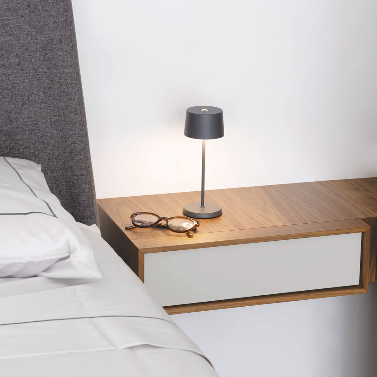 Zafferano AiLati Olivia Micro Pro LED Akkuleuchte, dunkelgrau