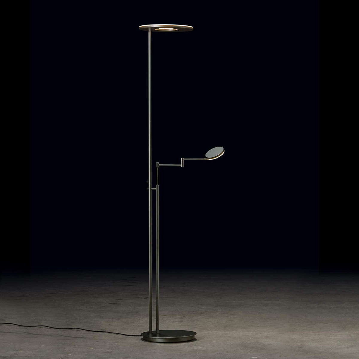 Holtkötter Nova Plano LED Deckenfluter mit Lesearm, Platin