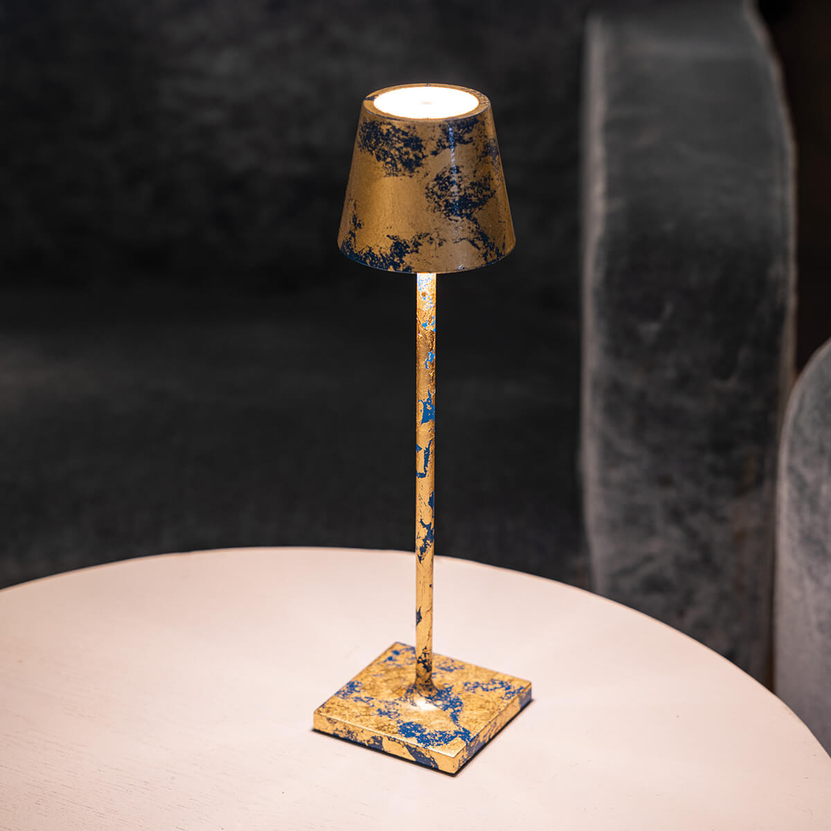 Zafferano AiLati Poldina micro Pro LED Akkuleuchte, Capri blau / Blattgold mit Craquelé