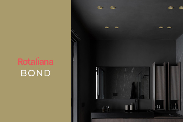 Rotaliana Bond Deckenstrahler im dunklen modernen Badezimmer