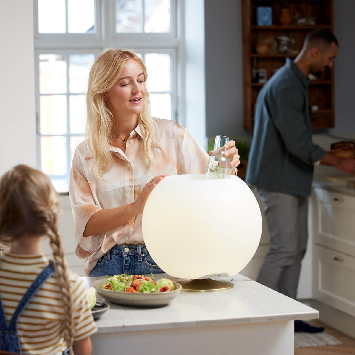 Kooduu Sphere LED Akkuleuchte, Bluetooth Lautsprecher & Weinkühler, Messing