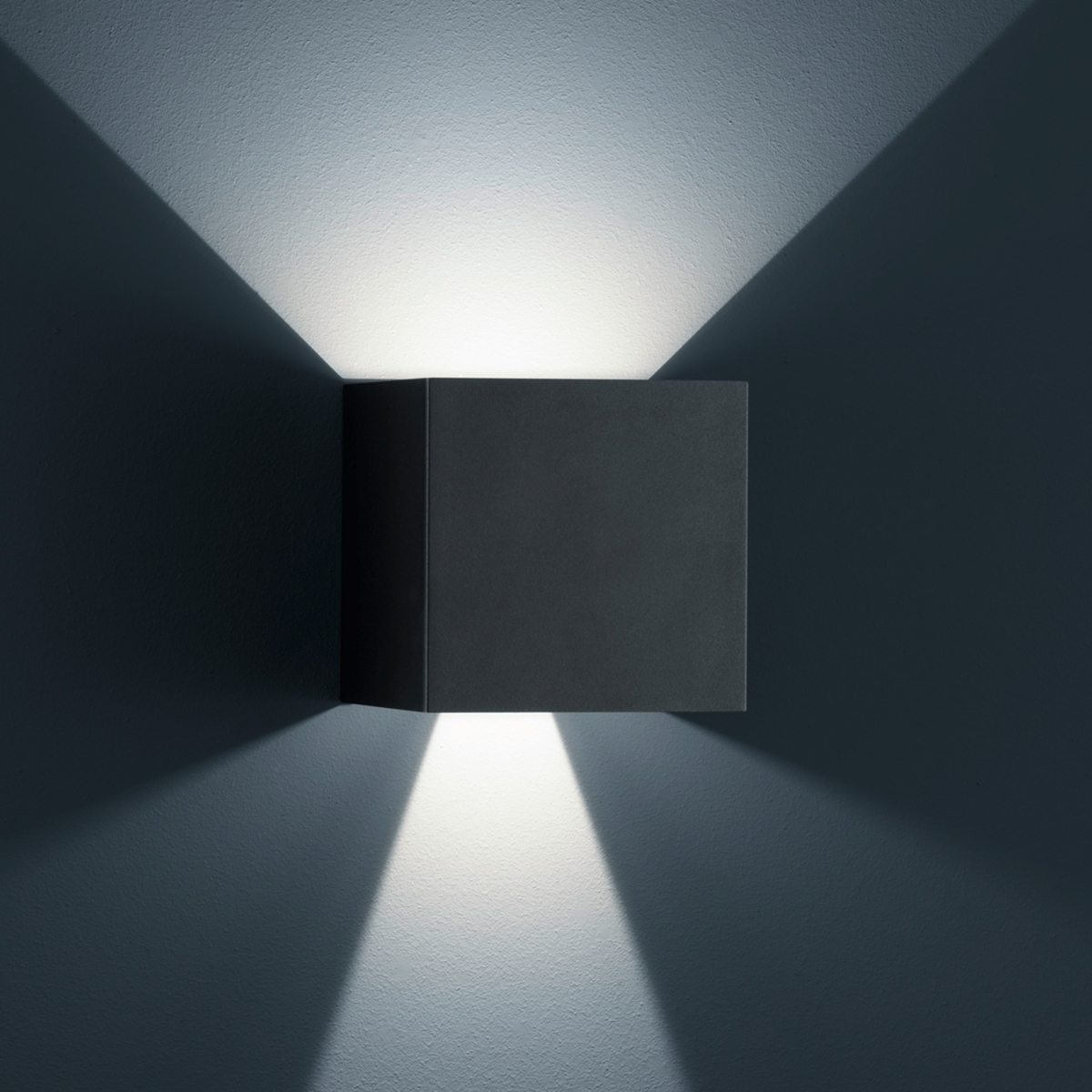 Helestra Siri 44 - L LED Außenwandleuchte, schwarz matt