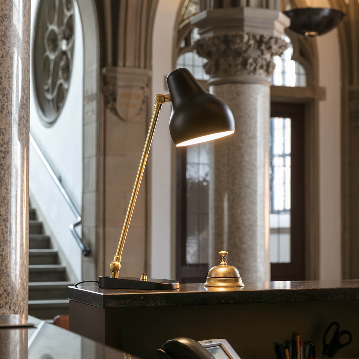 Louis Poulsen VL38 LED Tischleuchte, schwarz