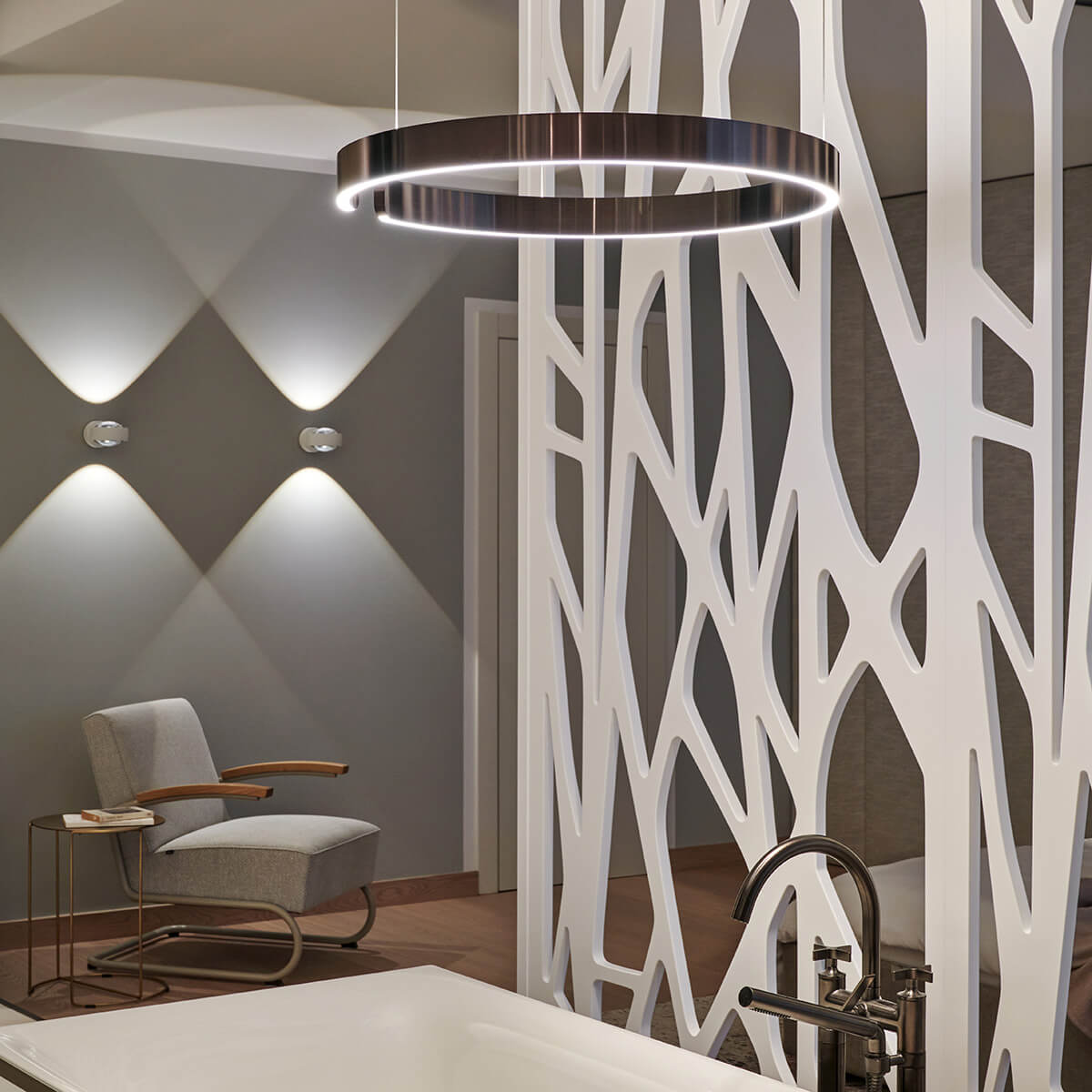 Occhio Sento D verticale up "air" LED Wandleuchte, weiß matt