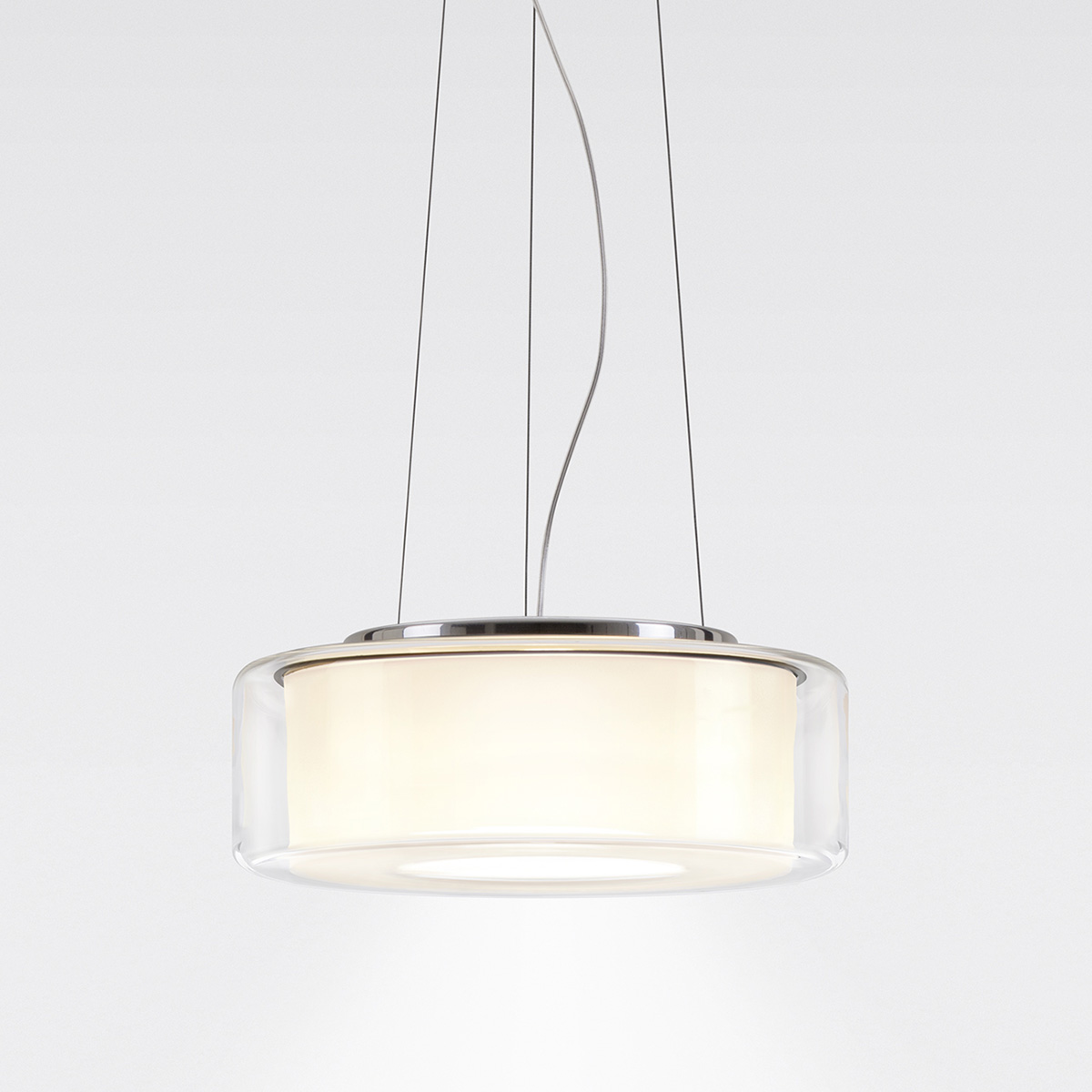 Serien.lighting Curling Suspension Rope L LED Pendelleuchte, Glas klar, Reflektor: zylindrisch opal (©serien.lighting)