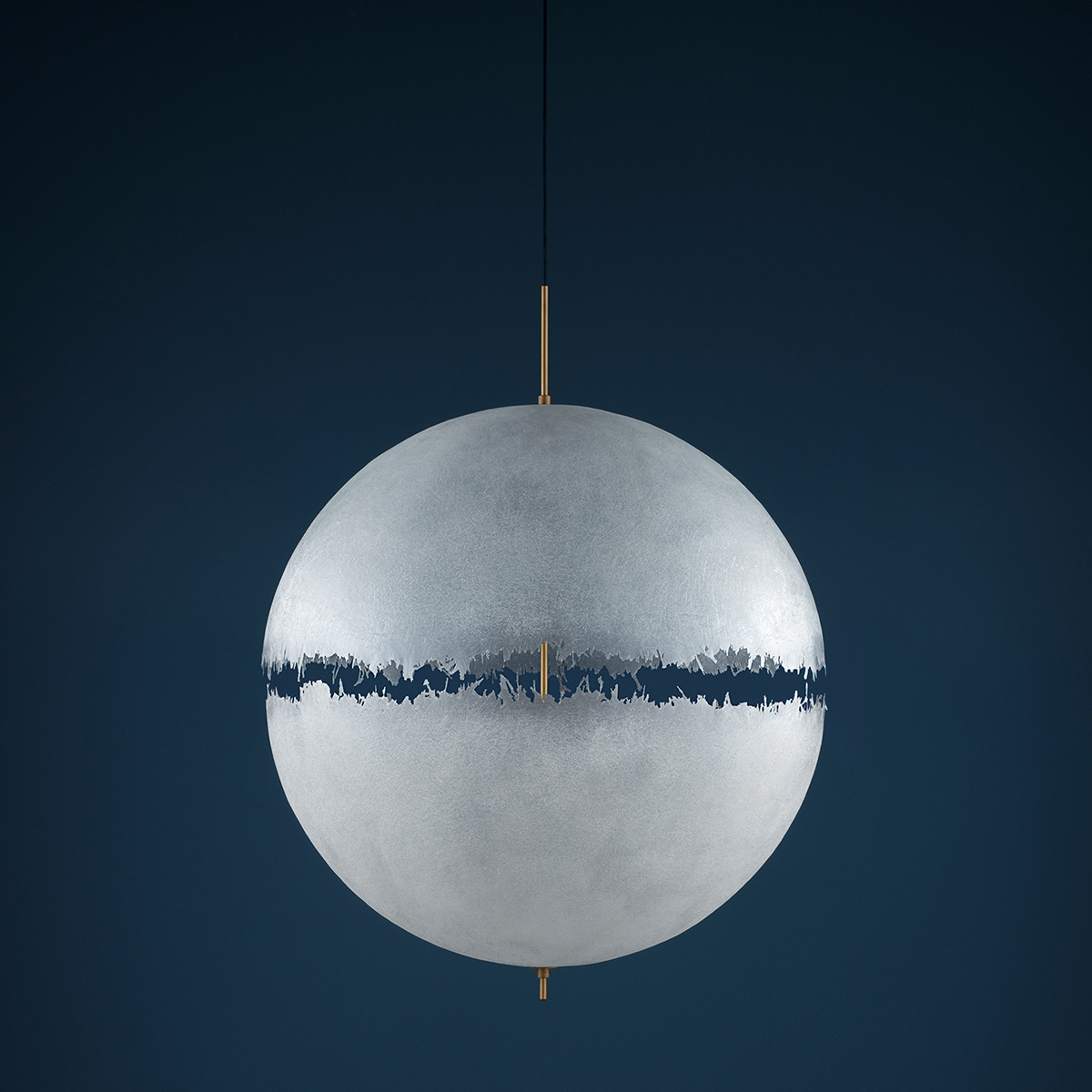 Catellani & Smith PostKrisi 66 Pendelleuchte, Ø: 60 cm, Schirm: natur, Struktur: Messing / schwarz (ausgeschaltet) (Foto: Nava-Rapacchietta)