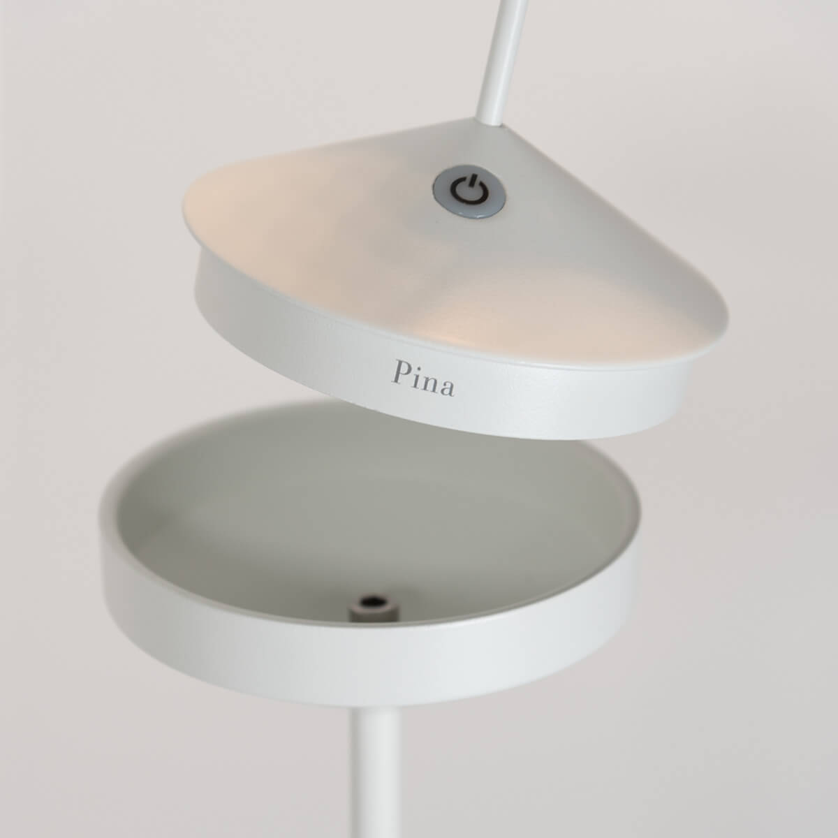 Zafferano AiLati Pina Ständer mit Basis und Erdspieß, weiß, mit Pina Pro LED Akkuleuchte, weiß (separat erhältich)