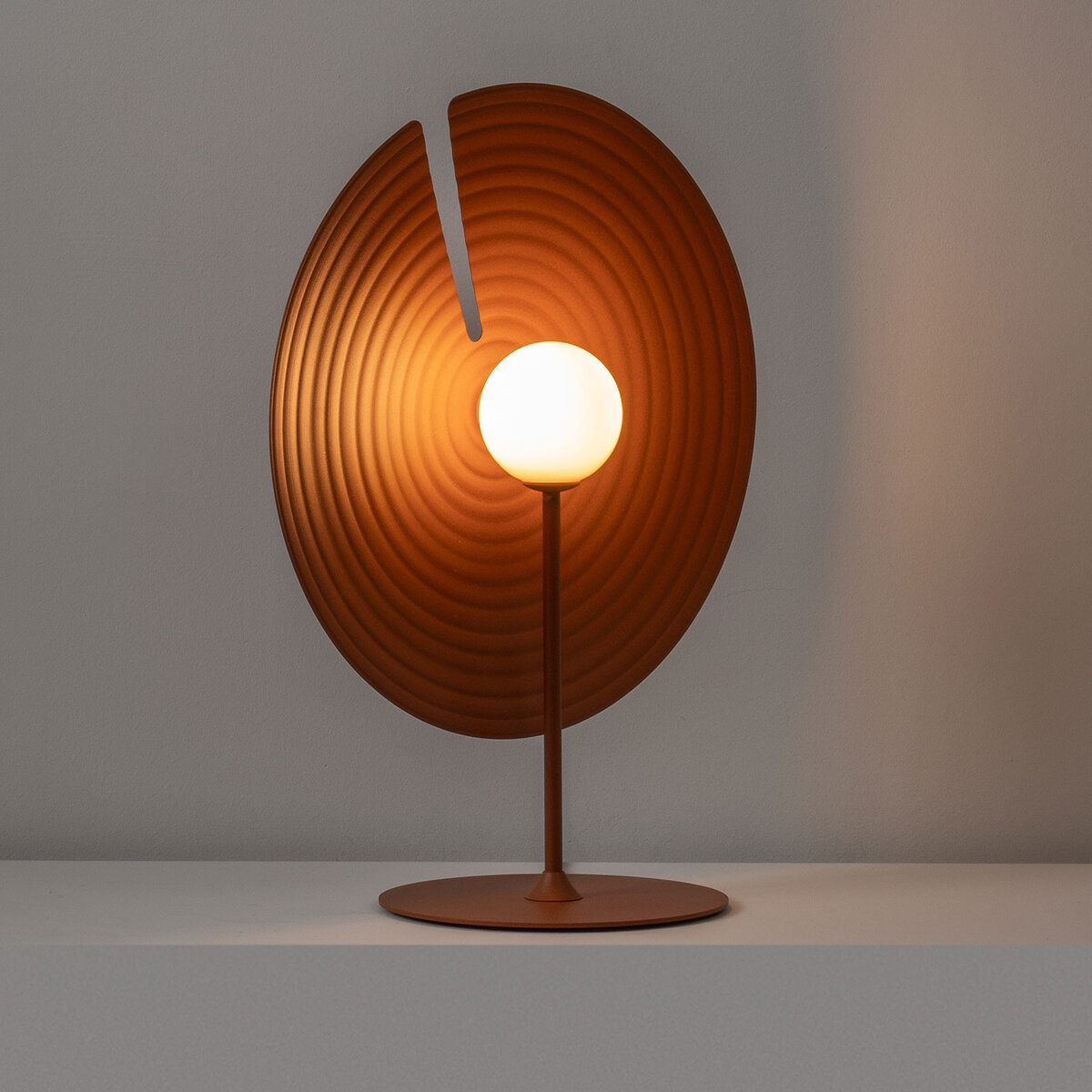 Milan Symphony Tischleuchte, Schirm Ø: 45 cm, Kupfer