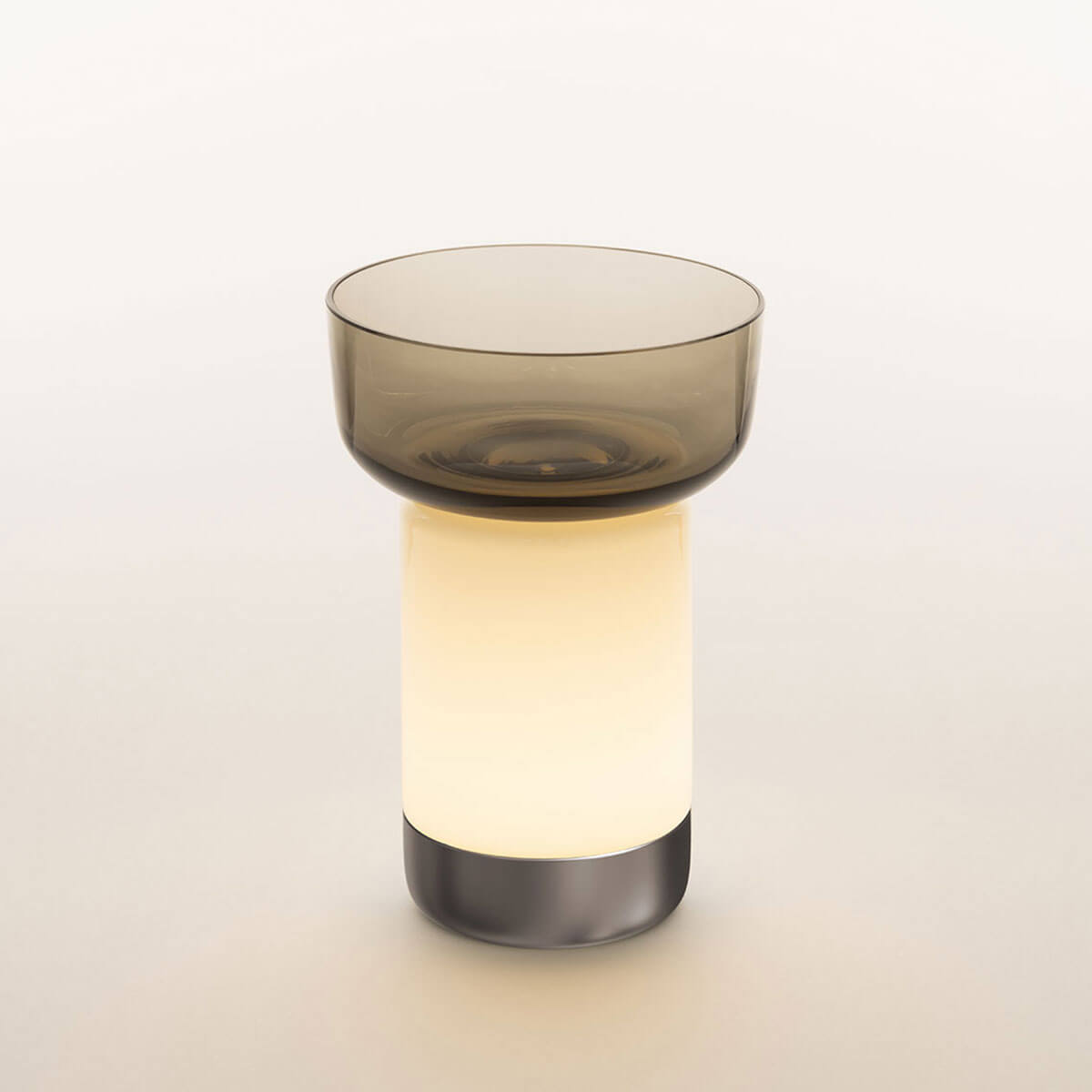 Artemide Bontà Portable LED Akkuleuchte, inkl. Schale, Glas: grau