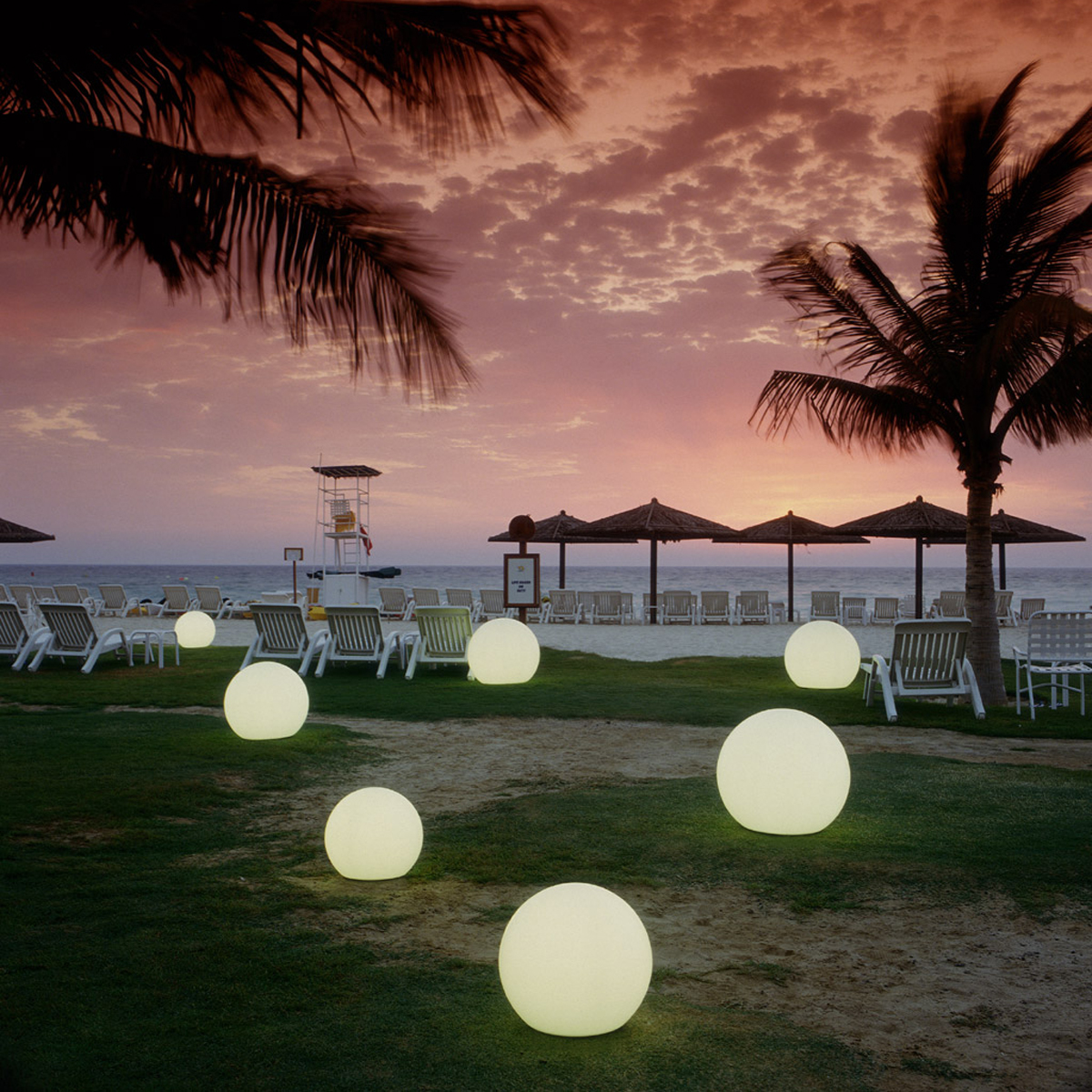 Moonlight Vollkugel MBG mit Eingrabsockel, weiß (Abbildung mehrere Ausführungen)