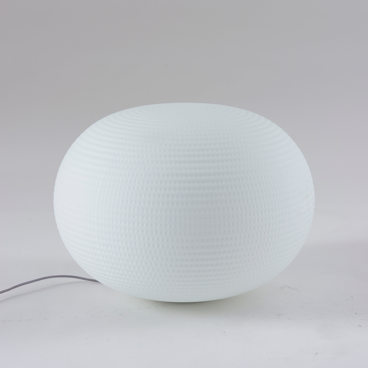 Fontana Arte Bianca Tischleuchte, Ø: 50 cm, weiß satiniert (ausgeschaltet)