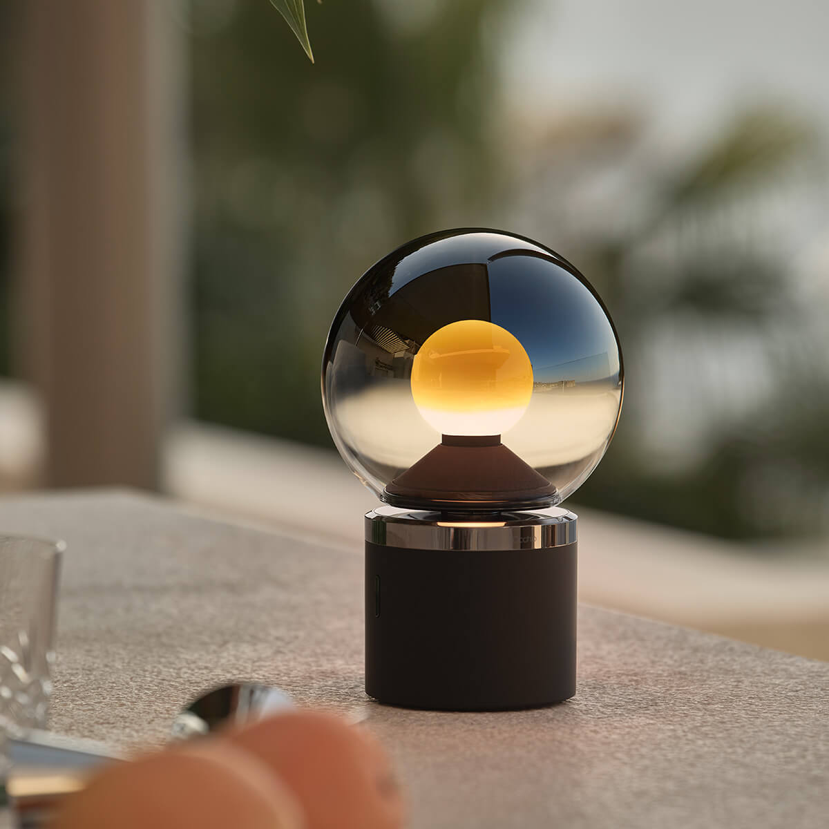 Occhio Luna pura LED Akkuleuchte, dark chrome