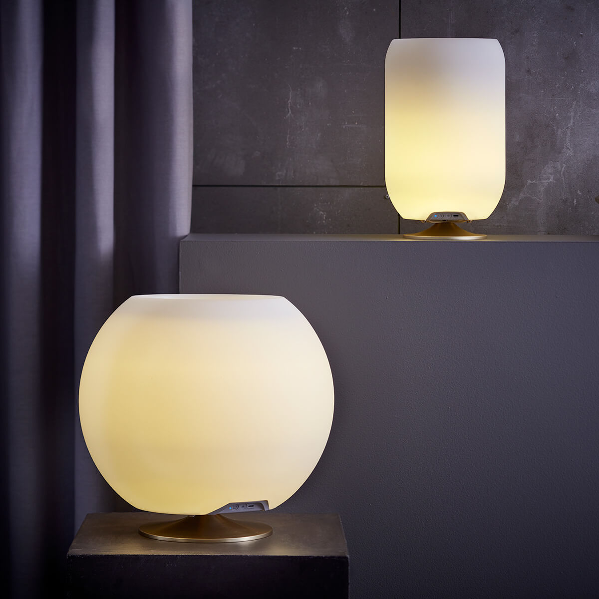 Kooduu Sphere LED Akkuleuchte, Bluetooth Lautsprecher & Weinkühler und Atmos LED Akkuleuchte, Bluetooth Lautsprecher & Weinkühler, Messing