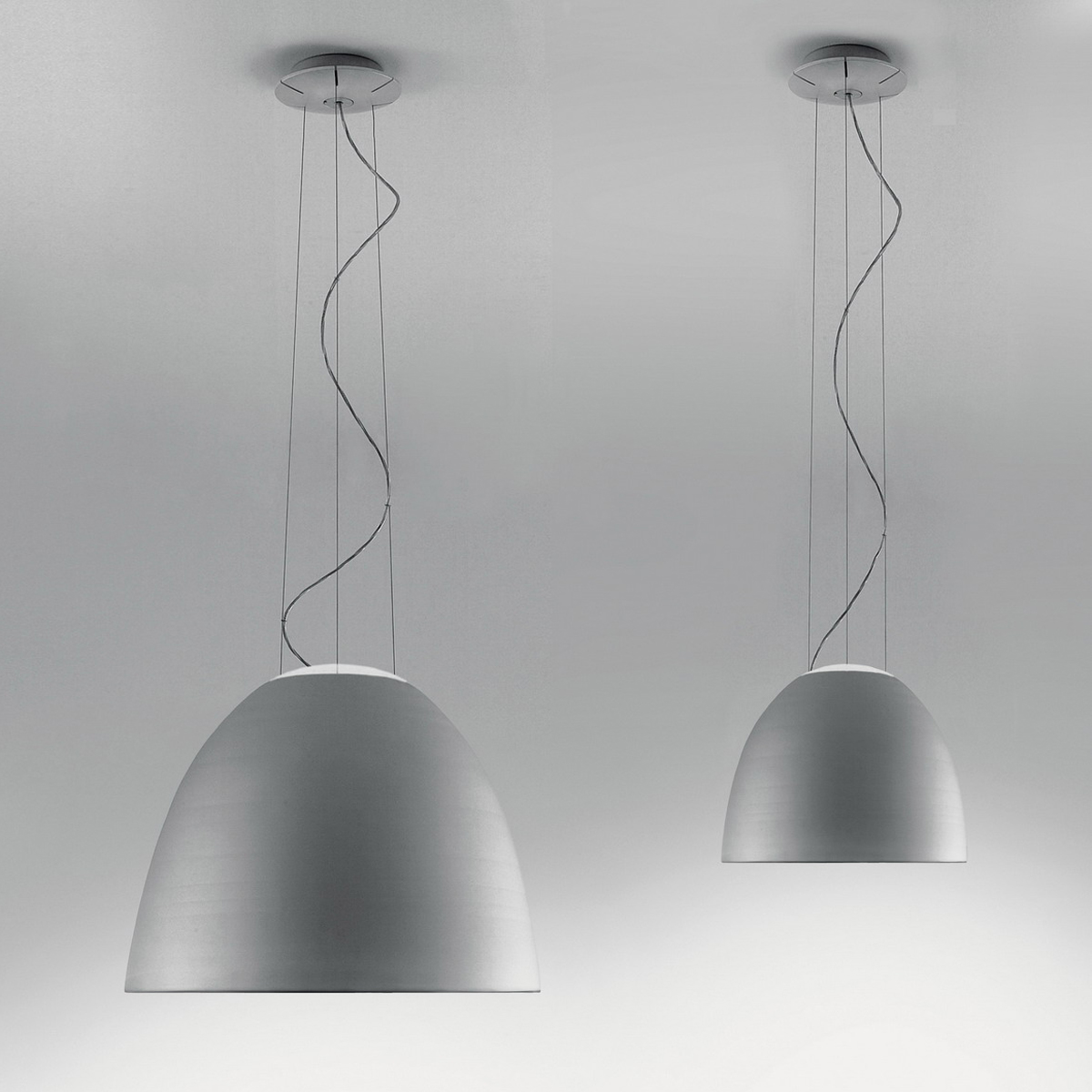 Artemide Nur Mini Sospensione, aluminiumgrau, und Artemide Nur Sospensione, aluminiumgrau