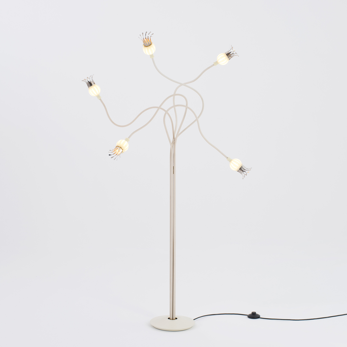 Serien.lighting Poppy Floor 5 Stehleuchte, Schirme: Keramik, Arme: beige