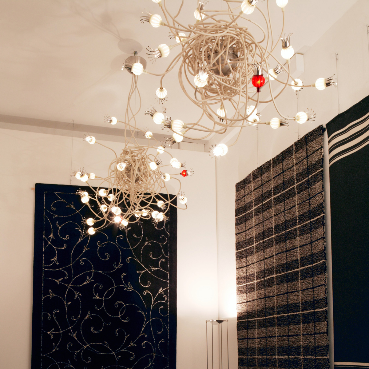 Serien.lighting Poppy Suspension Pendelleuchte, Schirme: Keramik, Arme: beige