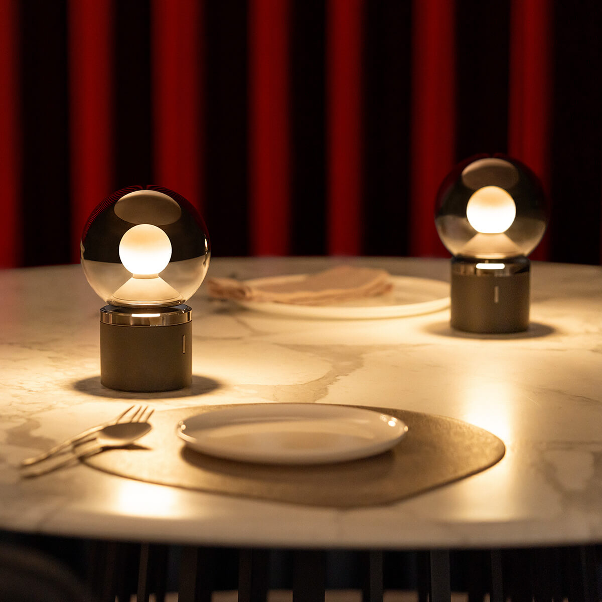 Occhio Luna pura LED Akkuleuchte, dark chrome