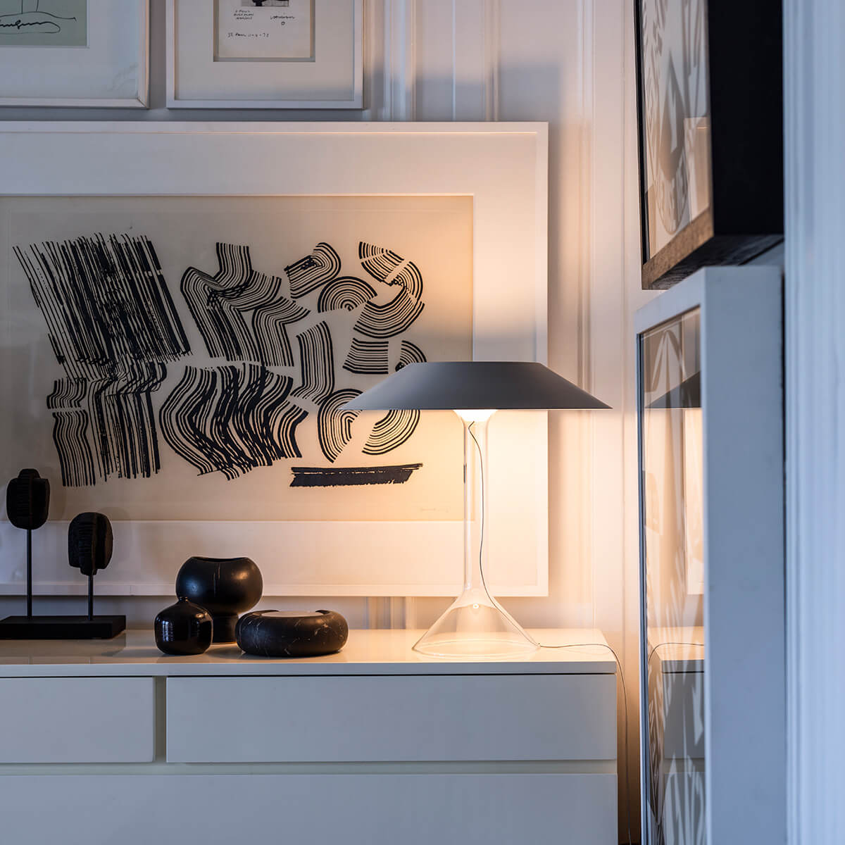 Foscarini Chapeaux M LED Tavolo, grigio (grau) (eingeschaltet)