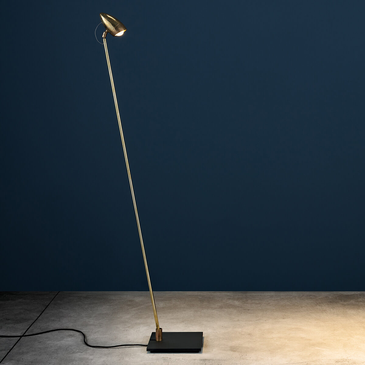 Catellani & Smith CicloItalia F LED Stehleuchte, Messing, Fuß: schwarz (Foto: Nava-Rapacchietta) CicloItalia F LED Stehleuchte