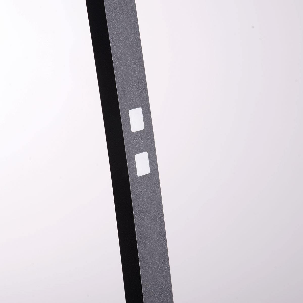 Bow LED Bogenleuchte Aluminium geschliffen Detail 1