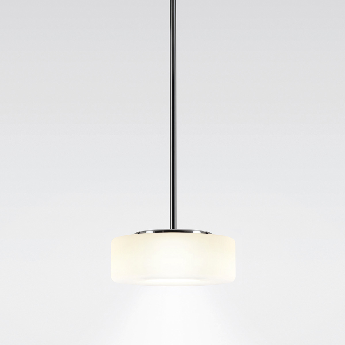 Serien.lighting Curling Suspension Tube S LED Pendelleuchte, 3000 K, Glas opal (©serien.lighting)